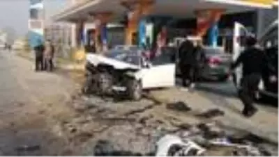 Bursa-Ankara kara yolunda iki otomobil çarpıştı: 2 ölü, 3 yaralı Bursa-Ankara kara yolunda iki otomobil çarpıştı: 2 ölü, 3 yaralı
