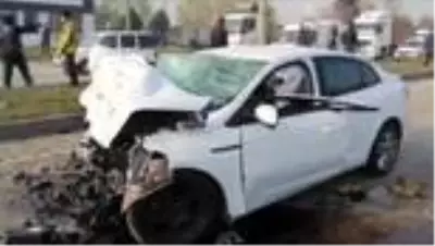Bursa-Ankara kara yolunda iki otomobil çarpıştı: 2 ölü, 3 yaralı Bursa-Ankara kara yolunda iki otomobil çarpıştı: 2 ölü, 3 yaralı