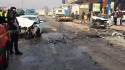Bursa'da iki otomobilin çarpıştığı kazada bir kişi öldü, 4 kişi yaralandı Bursa'da iki otomobilin çarpıştığı kazada bir kişi öldü, 4 kişi yaralandı