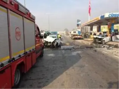 Bursa'da iki otomobilin çarpıştığı kazada bir kişi öldü, 4 kişi yaralandı Bursa'da iki otomobilin çarpıştığı kazada bir kişi öldü, 4 kişi yaralandı