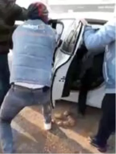 Bursa'da otomobiller kafa kafaya çarpıştı: 1'i çocuk 2 ölü, 3 yaralı (2) - Yeniden Bursa'da otomobiller kafa kafaya çarpıştı: 1'i çocuk 2 ölü, 3 yaralı (2) - Yeniden