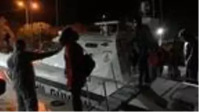 Çanakkale'de 80 kaçak göçmen yakalandı Çanakkale'de 80 kaçak göçmen yakalandı