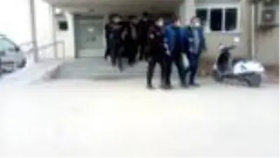Son dakika haber | ÇANAKKALE - Uyuşturucu operasyonunda gözaltına alınan 2 kişi tutuklandı Son dakika haber | ÇANAKKALE - Uyuşturucu operasyonunda gözaltına alınan 2 kişi tutuklandı