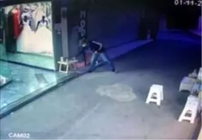 Son dakika haber: Cep telefonu hırsızlığı kamerada Son dakika haber: Cep telefonu hırsızlığı kamerada