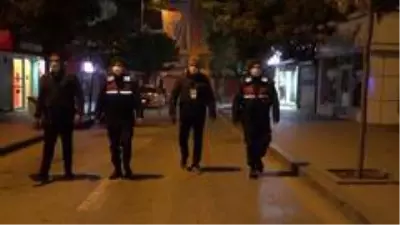 Çöp kamyonu, ekiplerden kaçan otomobili durdurmak için yolu kapattı Çöp kamyonu, ekiplerden kaçan otomobili durdurmak için yolu kapattı