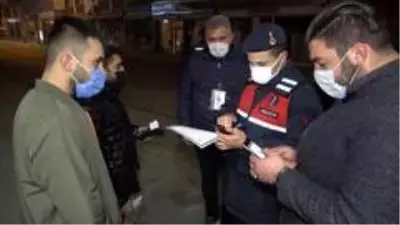 Çöp kamyonu, ekiplerden kaçan otomobili durdurmak için yolu kapattı Çöp kamyonu, ekiplerden kaçan otomobili durdurmak için yolu kapattı