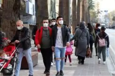 Denizli'de korona virüs tedbirlerine uymayan 19 kişiye ceza kesildi Denizli'de korona virüs tedbirlerine uymayan 19 kişiye ceza kesildi