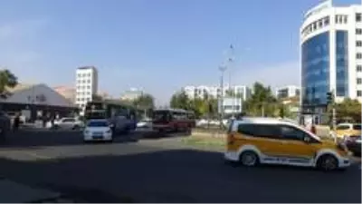 Diyarbakır'da güneşli havayı gören korona virüsü unuttu Diyarbakır'da güneşli havayı gören korona virüsü unuttu