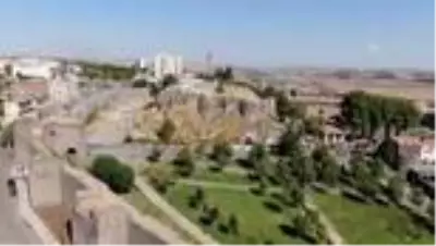 DİYARBAKIR - Roma dönemine ait 1800 yıllık atık su kanalı bulundu DİYARBAKIR - Roma dönemine ait 1800 yıllık atık su kanalı bulundu