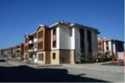 Elazığ'da depremzedeler için yapılan 10 bin konut sahiplerini bekliyor Elazığ'da depremzedeler için yapılan 10 bin konut sahiplerini bekliyor