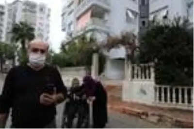 Engelli çocukları nedeniyle apartmandan çıkarılmak istenen çaresiz aile feryat etti Engelli çocukları nedeniyle apartmandan çıkarılmak istenen çaresiz aile feryat etti