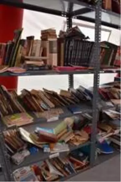Enkazdan çıkan eşyalar, sahiplerini bekliyor Enkazdan çıkan eşyalar, sahiplerini bekliyor
