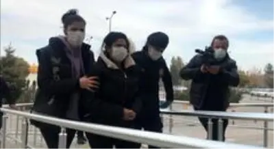 Eroinle yakalanan Kadir Şeker'in kurtardığı kadın ve birlikte yaşadığı kişi tutuklandı Eroinle yakalanan Kadir Şeker'in kurtardığı kadın ve birlikte yaşadığı kişi tutuklandı