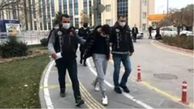 - Eroinle yakalanan Kadir Şeker'in kurtardığı kadın adliyeye sevk edildi - Eroinle yakalanan Kadir Şeker'in kurtardığı kadın adliyeye sevk edildi