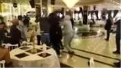 Son dakika haberleri! Esenyurt'ta Nijeryalıların düğün salonundaki ayinine polis baskını kamerada Son dakika haberleri! Esenyurt'ta Nijeryalıların düğün salonundaki ayinine polis baskını kamerada