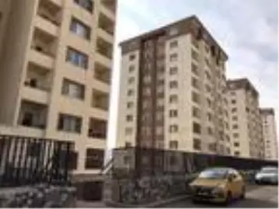 Evde yalnız bırakılan 2 çocuğu, itfaiye dışarı çıkardı Evde yalnız bırakılan 2 çocuğu, itfaiye dışarı çıkardı