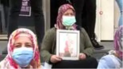 'Çocukları PKK'ya sattılar, lüks arabalara biniyorlar' 'Çocukları PKK'ya sattılar, lüks arabalara biniyorlar'