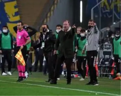 Fenerbahçe 4 gol yediği son 2 maçı da Sergen Yalçın'a karşı oynadı Fenerbahçe 4 gol yediği son 2 maçı da Sergen Yalçın'a karşı oynadı