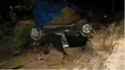 HAFİF TİCARİ ARAÇ İLE OTOMOBİL ÇARPIŞTI: 2 YARALI HAFİF TİCARİ ARAÇ İLE OTOMOBİL ÇARPIŞTI: 2 YARALI