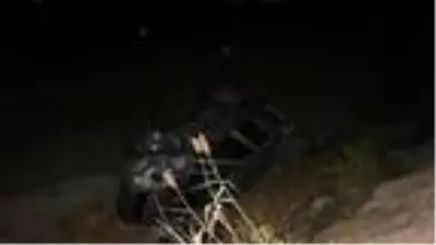 HAFİF TİCARİ ARAÇ İLE OTOMOBİL ÇARPIŞTI: 2 YARALI HAFİF TİCARİ ARAÇ İLE OTOMOBİL ÇARPIŞTI: 2 YARALI