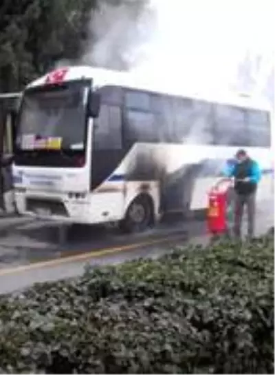 Seyir halindeki halk otobüsü yandı Seyir halindeki halk otobüsü yandı