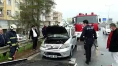 Hareket halindeki araç alev aldı, yardıma esnaf koştu...O anlar kamerada Hareket halindeki araç alev aldı, yardıma esnaf koştu...O anlar kamerada