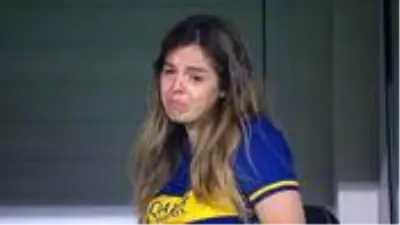 İlk kez babası olmadan Boca maçı izleyen Maradona'nın kızı, gözyaşlarına hakim olamadı İlk kez babası olmadan Boca maçı izleyen Maradona'nın kızı, gözyaşlarına hakim olamadı
