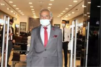 Isparta'da 66 yaşındaki adam hayatında 'ilk kez' takım elbise giydi Isparta'da 66 yaşındaki adam hayatında 'ilk kez' takım elbise giydi