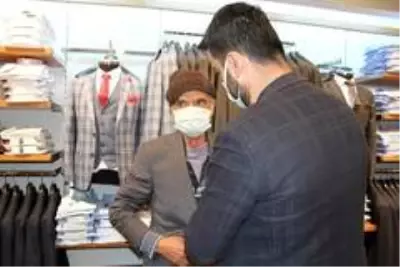 Isparta'da 66 yaşındaki adam hayatında 'ilk kez' takım elbise giydi Isparta'da 66 yaşındaki adam hayatında 'ilk kez' takım elbise giydi