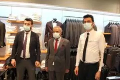 Isparta'da 66 yaşındaki adam hayatında 'ilk kez' takım elbise giydi Isparta'da 66 yaşındaki adam hayatında 'ilk kez' takım elbise giydi