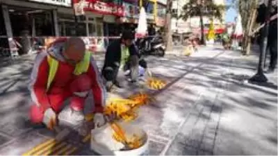 Isparta'da görme engelliler için kılavuz yol çalışması Isparta'da görme engelliler için kılavuz yol çalışması