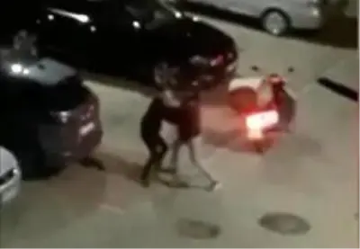 Son dakika! İstanbul'da motosikletli kuryelerin kavgası kamerada Son dakika! İstanbul'da motosikletli kuryelerin kavgası kamerada