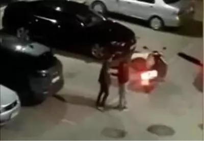 Son dakika! İstanbul'da motosikletli kuryelerin kavgası kamerada Son dakika! İstanbul'da motosikletli kuryelerin kavgası kamerada