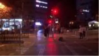 İstanbul'da sokağa çıkma kısıtlamasının sona ermesiyle yollarda hareketlilik başladı İstanbul'da sokağa çıkma kısıtlamasının sona ermesiyle yollarda hareketlilik başladı