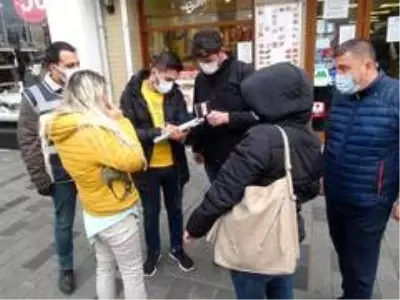 İstiklal Caddesi'nde tedbirlere uymayanlara ceza yağdı İstiklal Caddesi'nde tedbirlere uymayanlara ceza yağdı