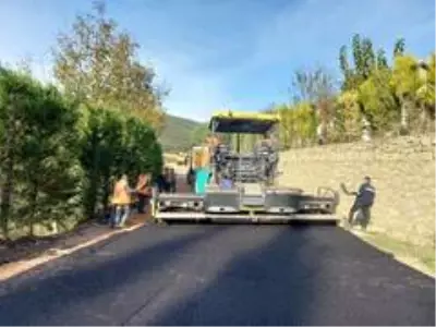 İzmit'te köy yolları konforlu hale getiriliyor İzmit'te köy yolları konforlu hale getiriliyor