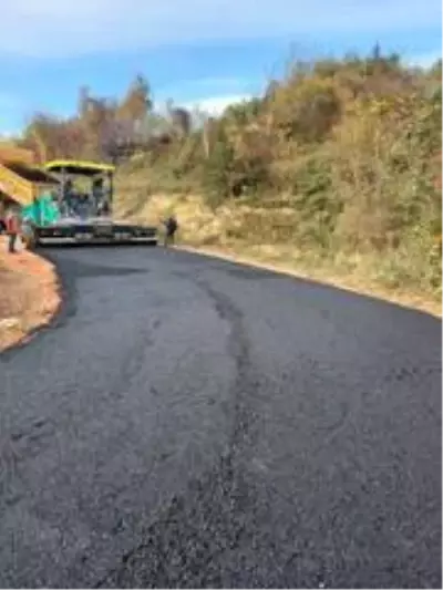 İzmit'te köy yolları konforlu hale getiriliyor İzmit'te köy yolları konforlu hale getiriliyor