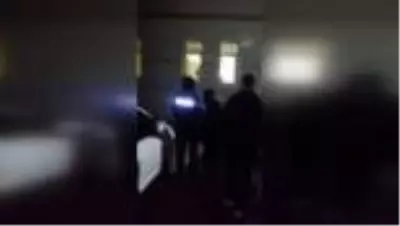 Kadir Şeker'in kurtarmak istediği kadın 900 gram uyuşturucuyla yakalandı - Şüpheliler adliyeye sevk edildi (3) Kadir Şeker'in kurtarmak istediği kadın 900 gram uyuşturucuyla yakalandı - Şüpheliler adliyeye sevk edildi (3)