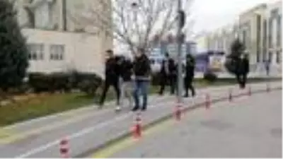 Kadir Şeker'in sevgilisinden dayak yerken kurtardığı kadın, eroinle yakalandı (2) Kadir Şeker'in sevgilisinden dayak yerken kurtardığı kadın, eroinle yakalandı (2)
