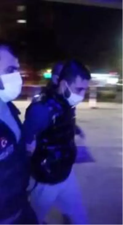 Kadir Şeker'in sevgilisinden dayak yerken kurtardığı kadın, eroinle yakalandı Kadir Şeker'in sevgilisinden dayak yerken kurtardığı kadın, eroinle yakalandı