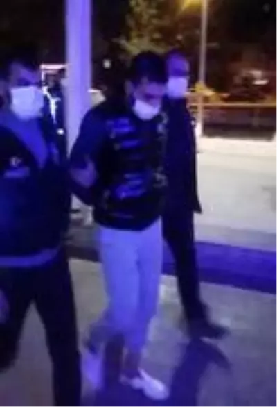 Kadir Şeker'in sevgilisinden dayak yerken kurtardığı kadın, eroinle yakalandı Kadir Şeker'in sevgilisinden dayak yerken kurtardığı kadın, eroinle yakalandı