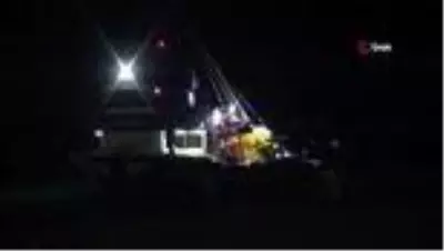 Karadenizli balıkçıların ağları hamsi ile doldu Karadenizli balıkçıların ağları hamsi ile doldu