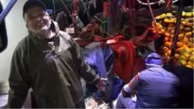 Karadenizli balıkçıların ağları hamsi ile doldu Karadenizli balıkçıların ağları hamsi ile doldu