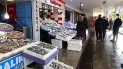 Kendisi küçük, lezzeti büyük...Karadeniz hamsisine yoğun ilgi Kendisi küçük, lezzeti büyük...Karadeniz hamsisine yoğun ilgi
