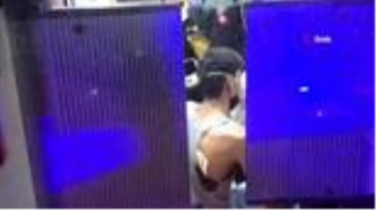 Kız meselesi yüzünden 2 kişiyi bıçakladı