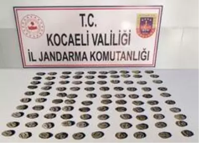 Kocaeli'de 100 tarihi sikke ile yakalanan 7 kişi gözaltına alındı Kocaeli'de 100 tarihi sikke ile yakalanan 7 kişi gözaltına alındı