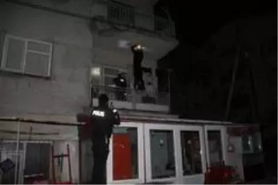 Son dakika haber: Polis, sokakta tüfekle rastgele ateş eden şehir magandasını arıyor Son dakika haber: Polis, sokakta tüfekle rastgele ateş eden şehir magandasını arıyor