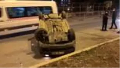 Köprüde devrilen otomobilin sürücüsü yaralandı Köprüde devrilen otomobilin sürücüsü yaralandı