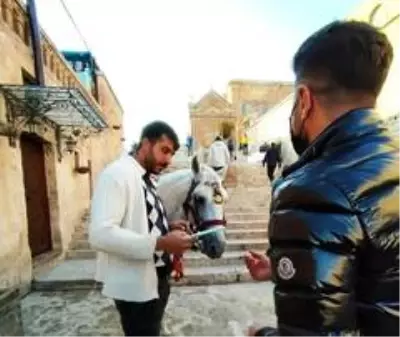 Korona virüse dikkat çekmek için cansız mankenlere maske taktı Korona virüse dikkat çekmek için cansız mankenlere maske taktı
