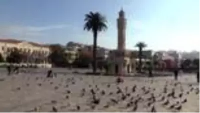 Kovid-19 vaka sayısında artış kaydedilen İzmir'in işlek noktalarında yoğunluk gözlendi Kovid-19 vaka sayısında artış kaydedilen İzmir'in işlek noktalarında yoğunluk gözlendi